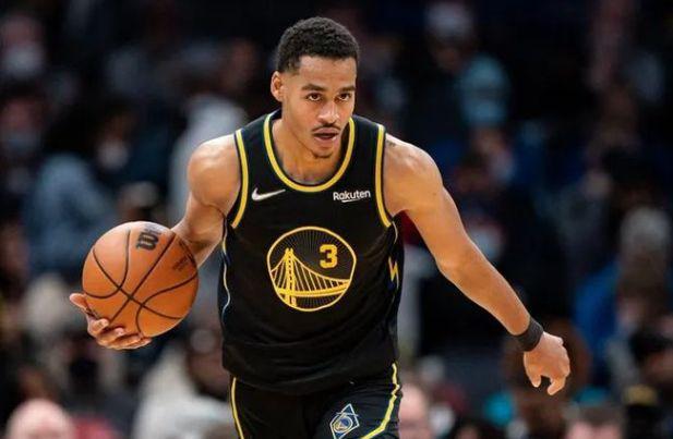 天空：维萨未随布伦特福德前往客场参加比赛，他仍渴望离队（天空：维萨缺席布伦特福德客场之旅，仍有离队意愿）