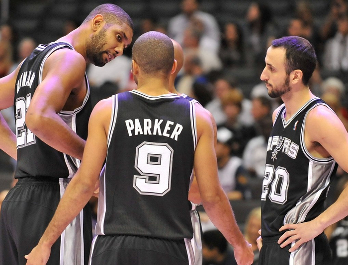 萨哈：曼联在转会市场必须谨慎，冬窗不能急于放走梅努（萨哈：曼联应谨慎操作转会，冬窗勿仓促放走梅努）