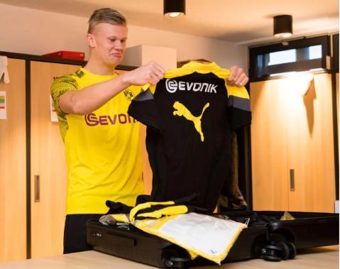 不惧约基奇！浓眉两战掘金均轰下30+，带队双杀对手（硬刚约基奇！浓眉两战掘金均砍30+，率队完成双杀）