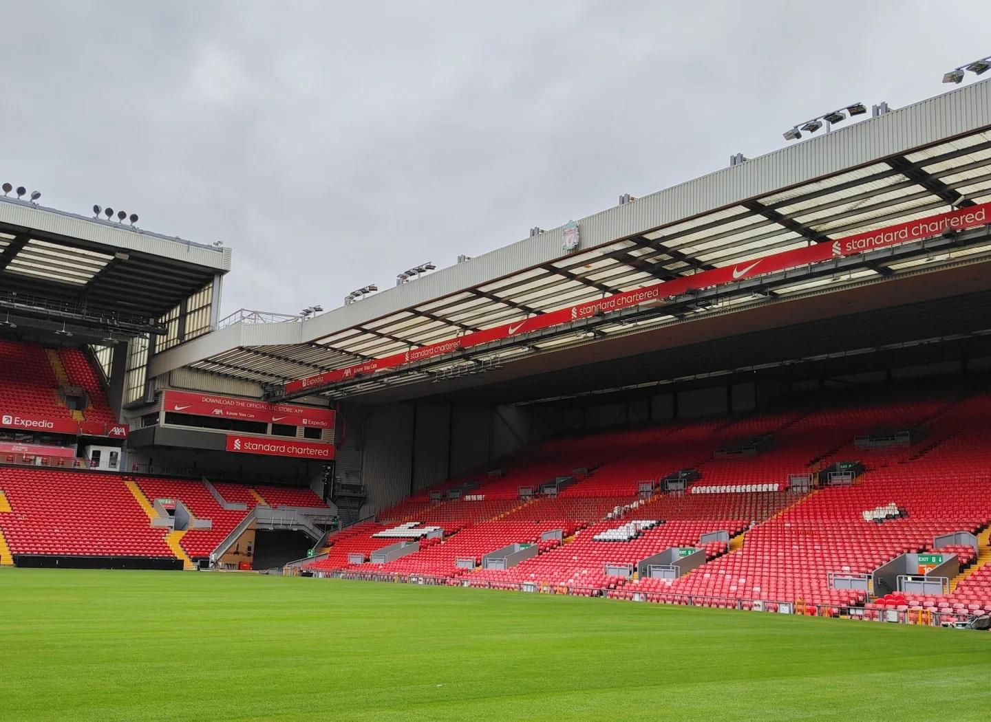 场上作用其实相当明显，湖人都伤到这程度了为什么还不让他出场？（作用一目了然，伤兵满营的湖人为何仍不让他出场？）