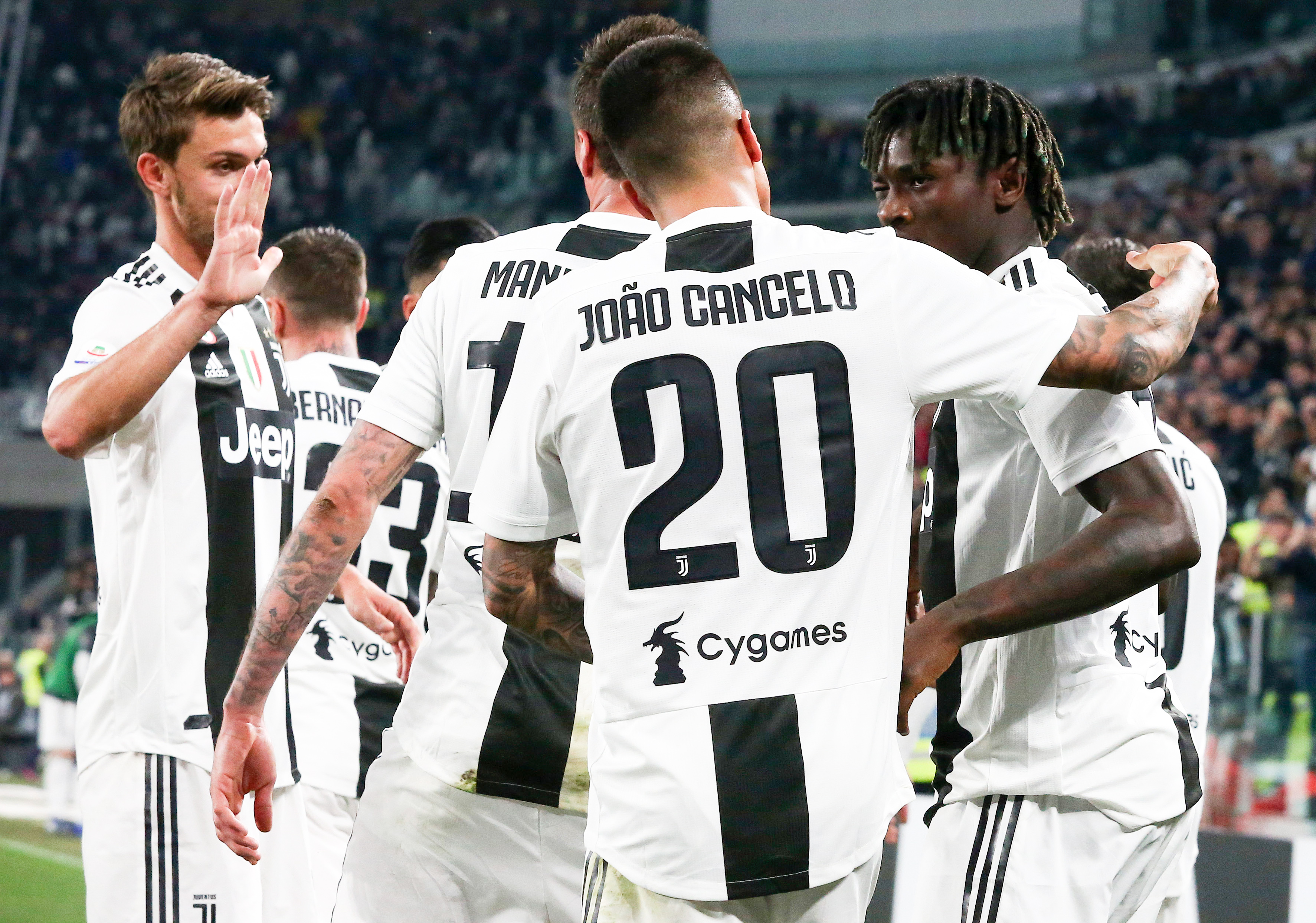 英超赛场亮点：利物浦逆转曼联,（英超焦点战：利物浦完成对曼联的逆转）