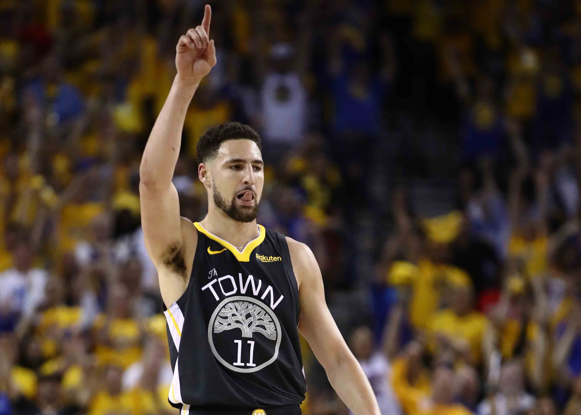 华莱士本场送出4抢断，赛季56次升至联盟最多（华莱士本战拿下4抢断，赛季总数56次登顶联盟第一）