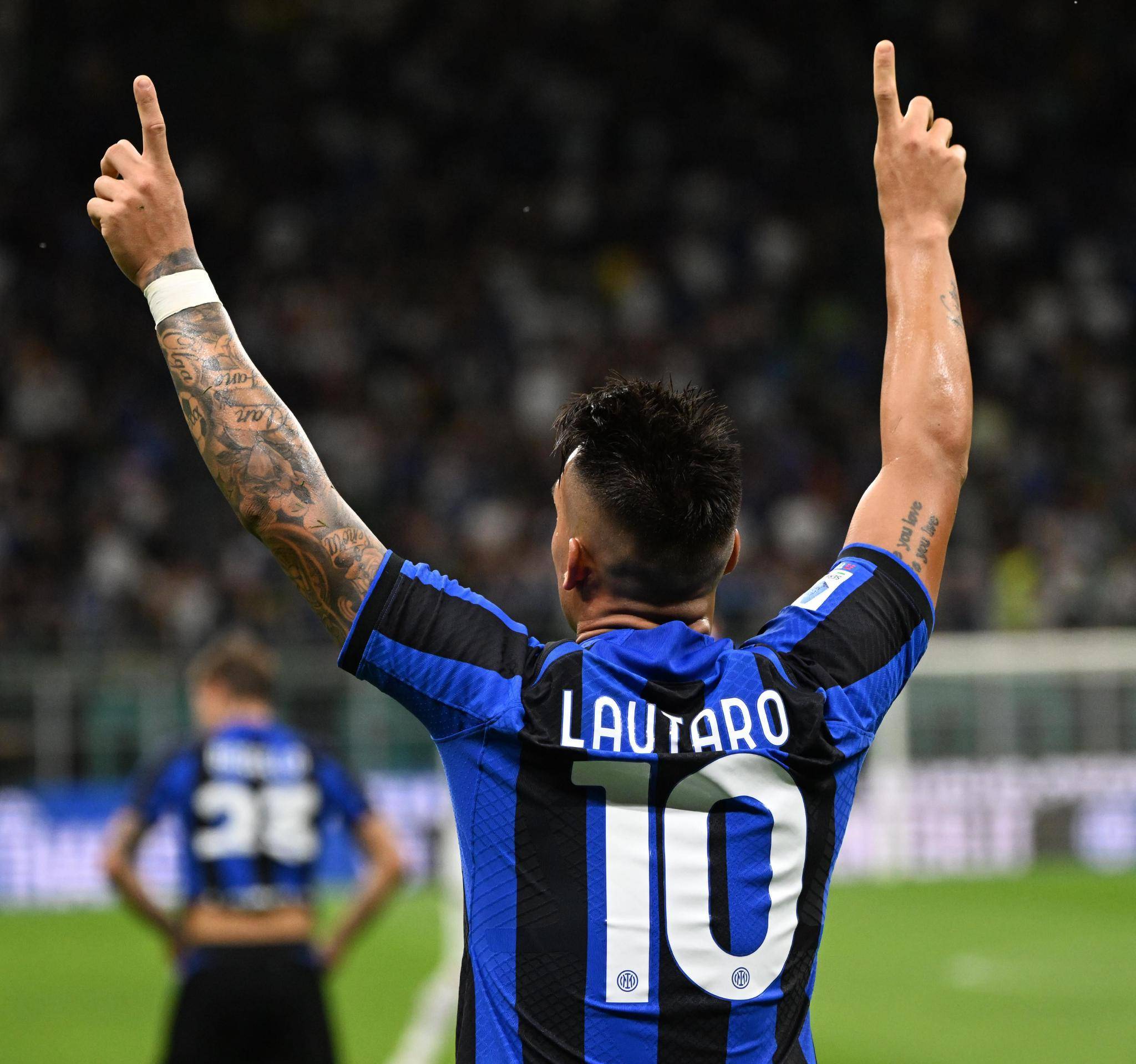 科比吊牌引热议，建议增设二维码防退货（科比吊牌惹争议，呼吁加印二维码防止退货）