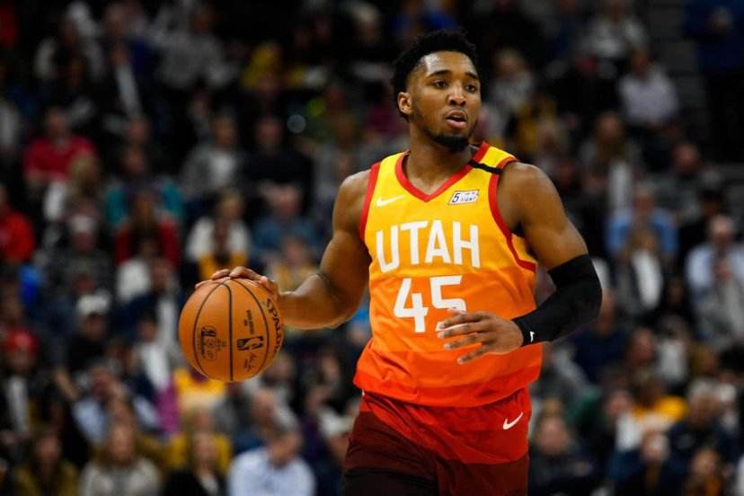 C罗主动把点球机会让给马内，一个举动彻底粉碎自私的质疑（C罗将点球权让给马内，用实际行动击碎自私质疑）