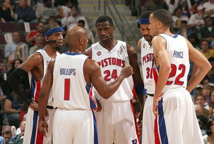 掘金约基奇三双末节爆发（约基奇砍下三双 末节引领掘金爆发）