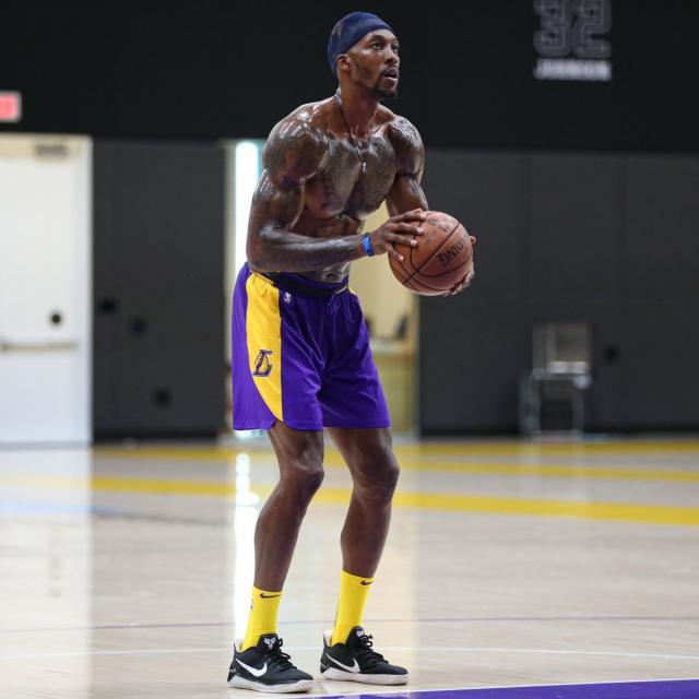 魔术对热火伤病报告：班凯罗＆鲍威尔出战成疑，小瓦可以出战（魔术战热火伤情更新：班凯罗、鲍威尔出战成疑，小瓦确认可战）