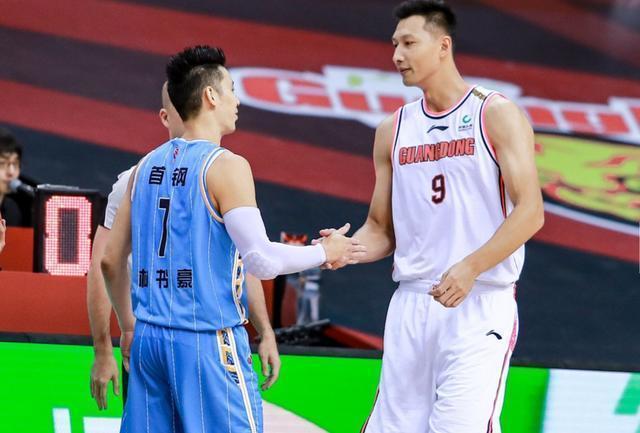 国足集训名单公布，两名新人首次入选引关注（中国男足集训名单出炉，两位新人首次入选引发关注）