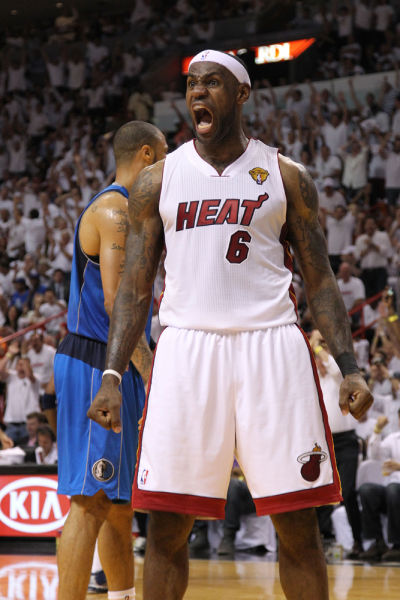 稳定表现！周琦贡献15分11板，赵睿11分7助攻（稳健发挥！周琦15分11篮板，赵睿11分7次助攻）