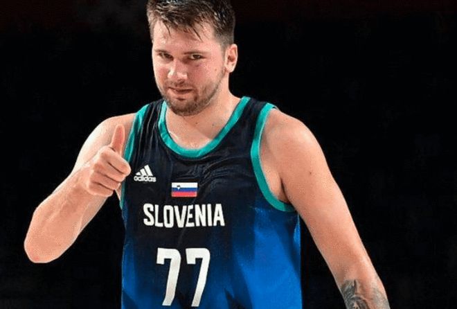 世体：弗里克现场观看加泰罗尼亚比赛，重点关注贝尔纳尔表现（世体：弗里克现身加泰罗尼亚赛场，目光锁定贝尔纳尔）