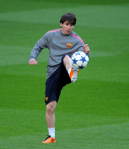 亚当·沃顿的欧冠梦：曼联的挑战与机遇（亚当·沃顿逐梦欧冠：曼联的考验与转机）