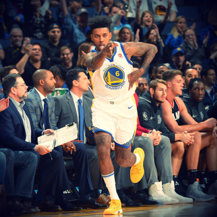 状态回暖！詹姆斯近两战场均24+11+7，投篮命中率61%（状态复苏！勒布朗近两场场均24分11篮板7助攻，投篮命中率61%）