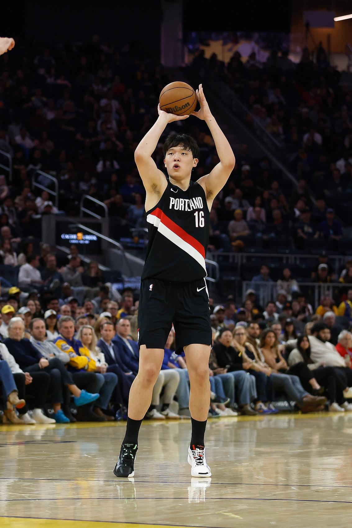 阿森纳领跑英超遭曼城紧追！主场战狼队成保分关键战（曼城步步紧逼，阿森纳守住榜首全靠主场对狼队这场关键战）