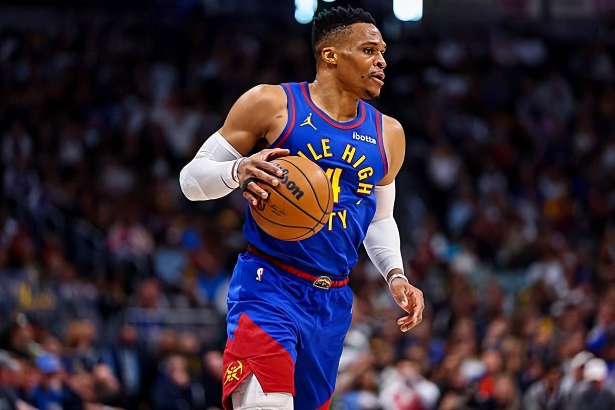 马刺半场4人得分上双，命中11记三分领先鹈鹕20分（马刺半场四人上双，飙进11记三分领先鹈鹕20分）